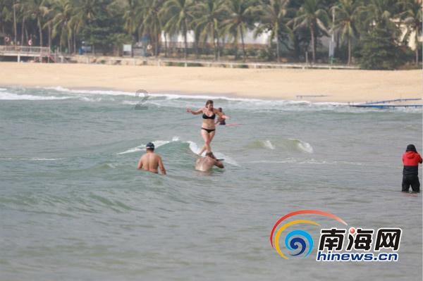 胜了网告诉你:警方通报“奔驰车主嚣张加塞”案件,律师解读来了→